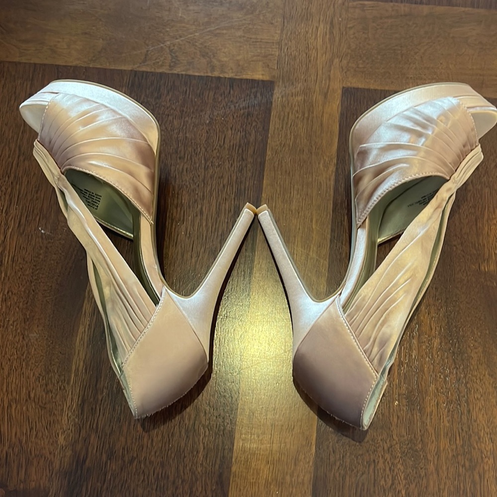 Dusty Rose Jessica Simpson pumps